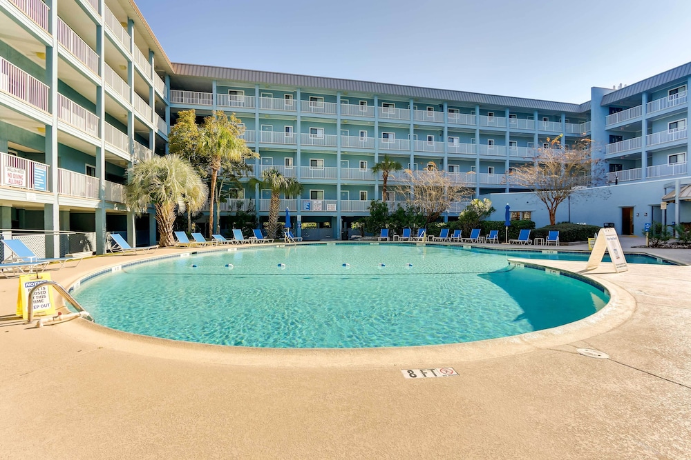 Walk to Beach: Hilton Head Resort Condo w Pools - featured photo
