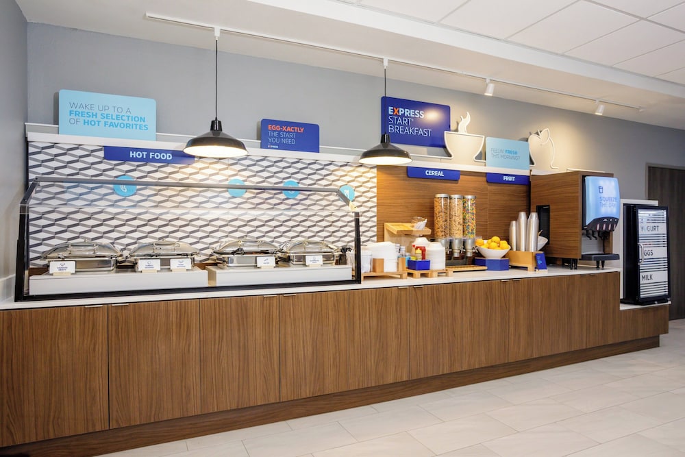 Holiday Inn Express & Suites Macclenny by IHG - photo 33