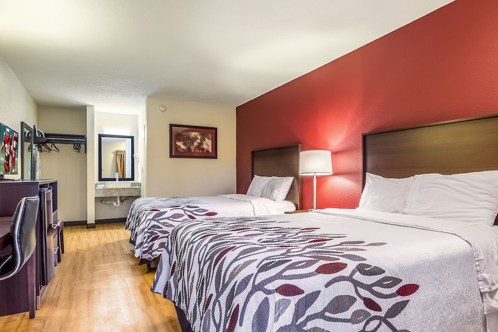 Red Roof Inn Scottsburg - photo 8