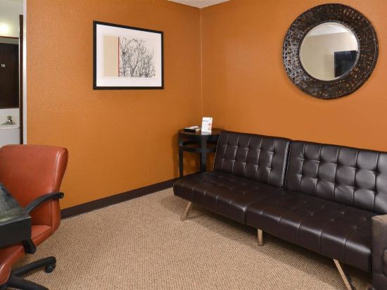 Red Coach Inn & Suites - photo 11