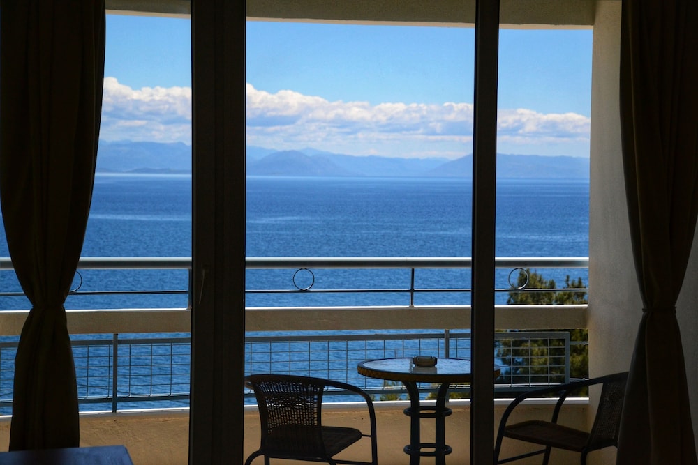 Golden Alexandros Hotel — 4-Star Luxury Hotel in Perama, Greece