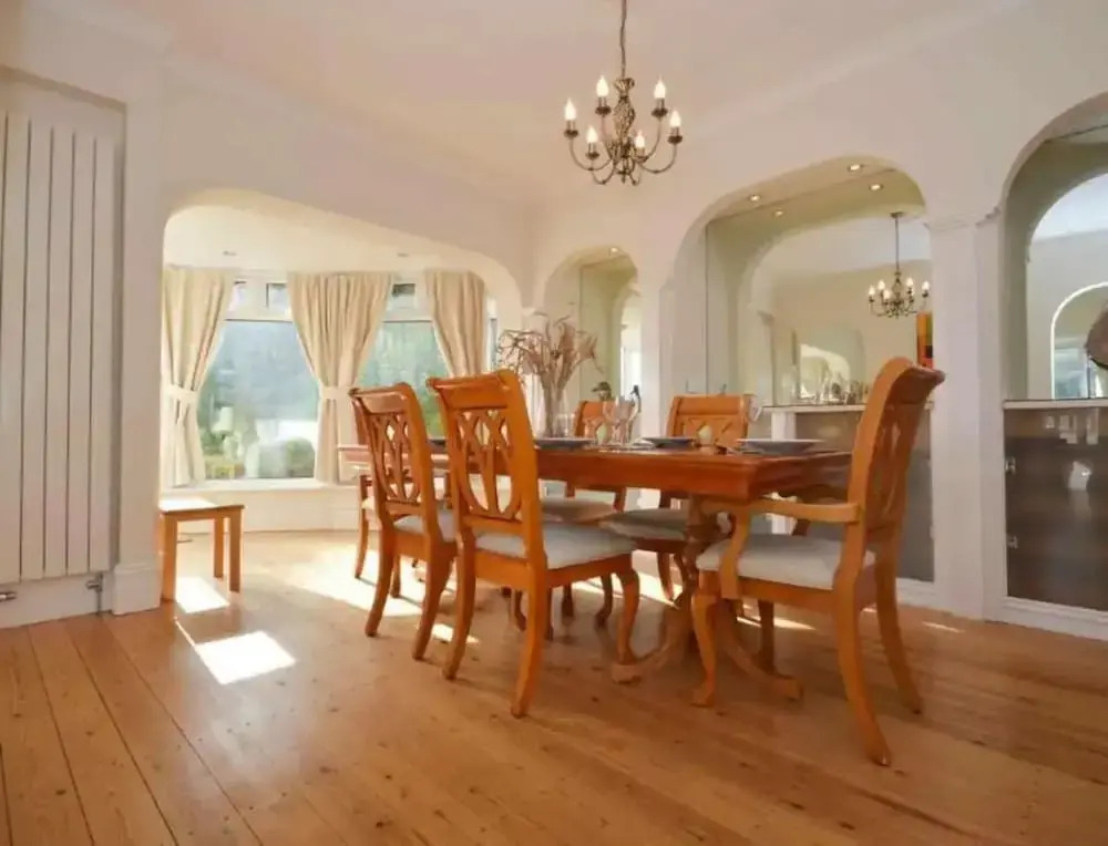 4 Bed House Sleeps 8 Parking Pets MarinaSeaView — 4-Star Luxury Hotel in Torquay, United Kingdom
