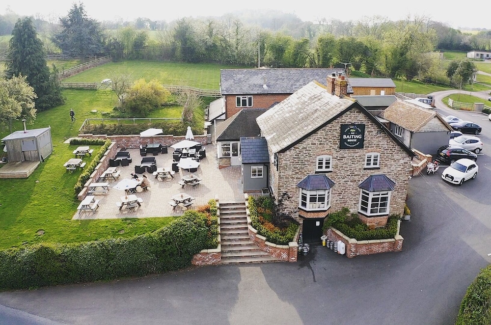 The Baiting House and Lodges — 4-Star Luxury Hotel in Worcester, United Kingdom