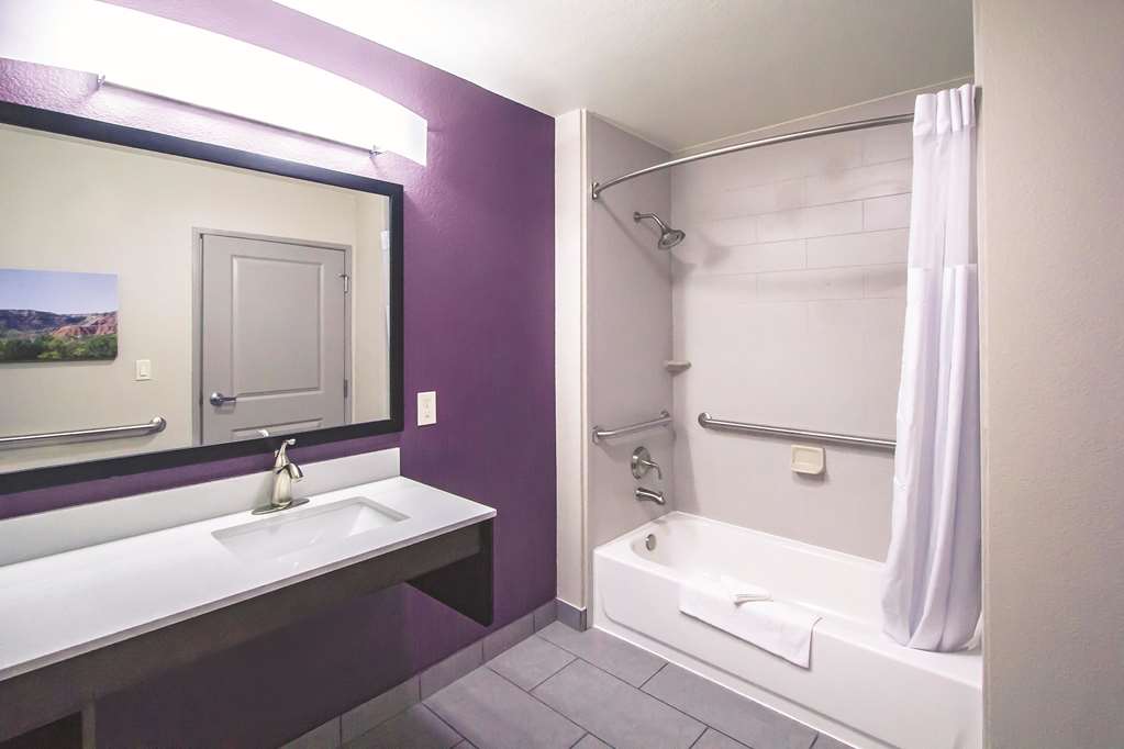 La Quinta Inn & Suites by Wyndham Pampa - photo 37