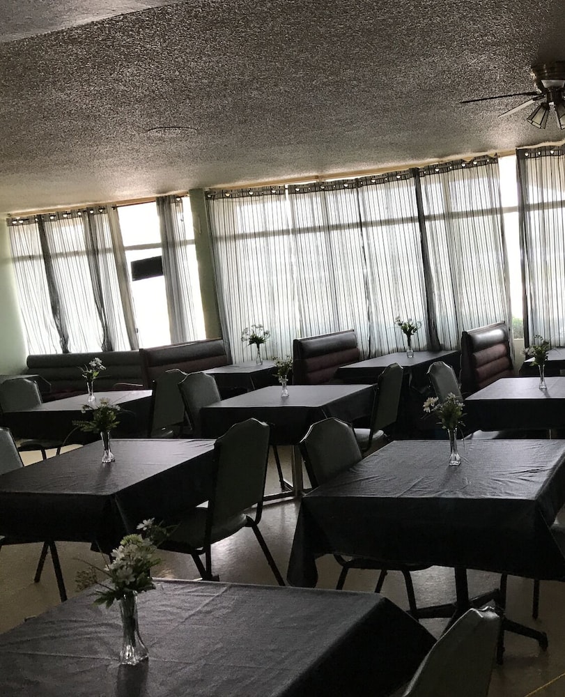 Cozy Inn - photo 10