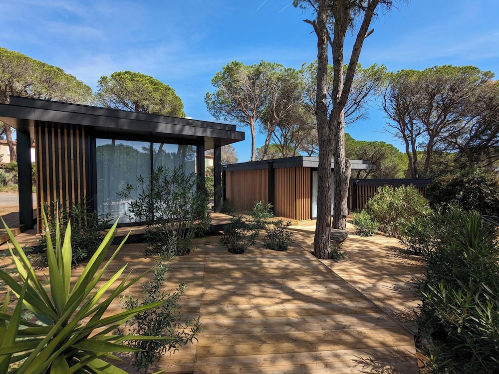 Manalodj in Saint-Raphael, France