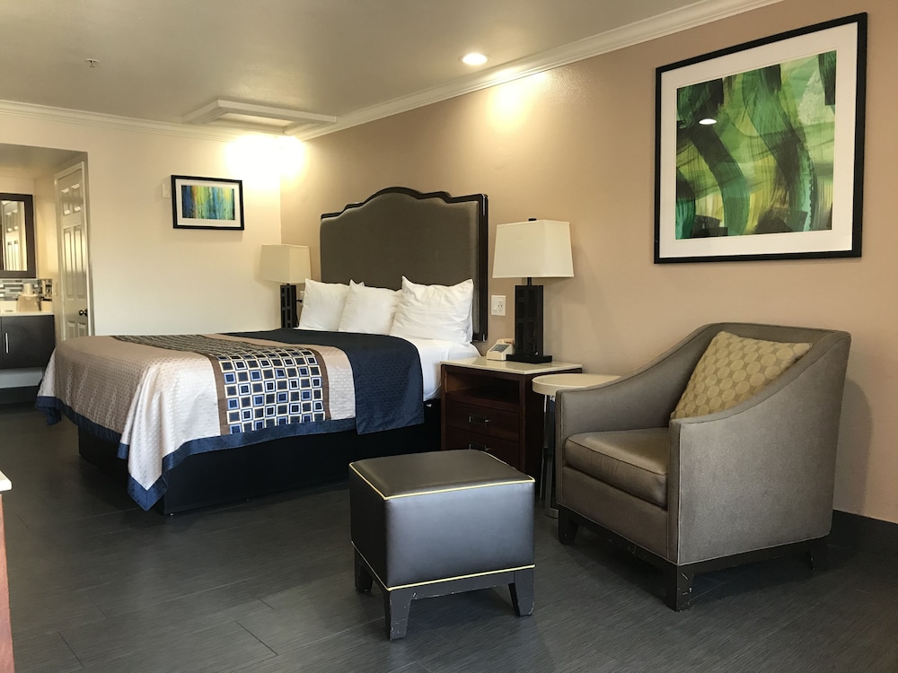 Economy Inn Lax - photo 8