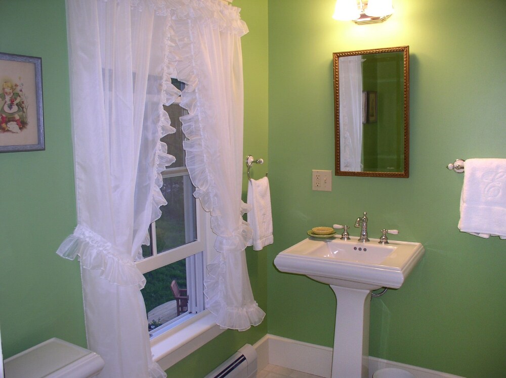 Elsa's Inn on the Harbor - photo 11