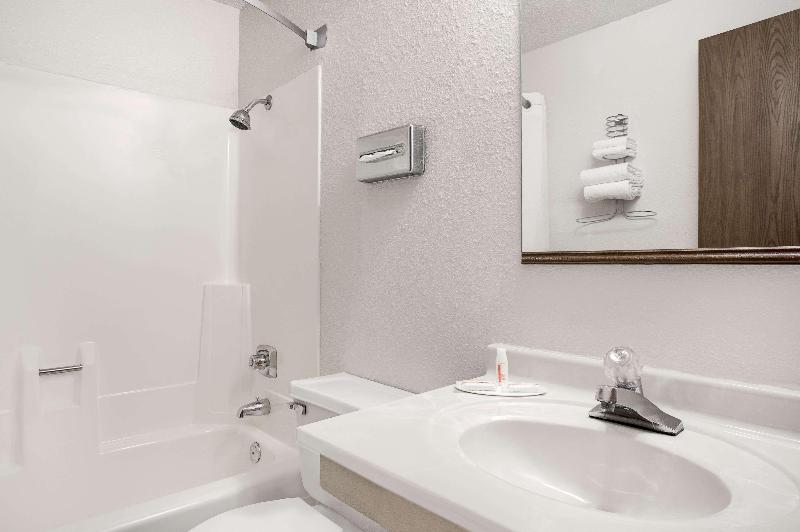 Super 8 by Wyndham Willmar - photo 8