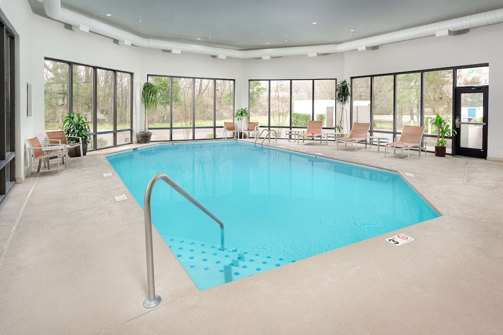 Hampton Inn Oak Ridge Knoxville - photo 14