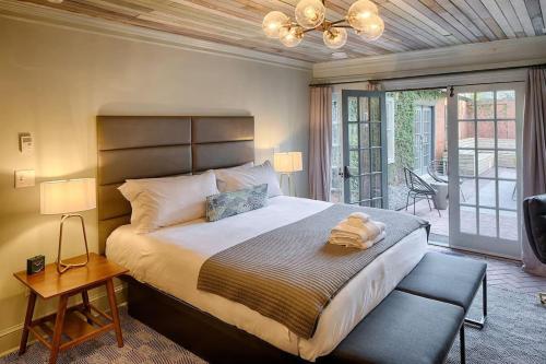 1st floor King Suite Downtown Boutique Hotel in Savannah, United States