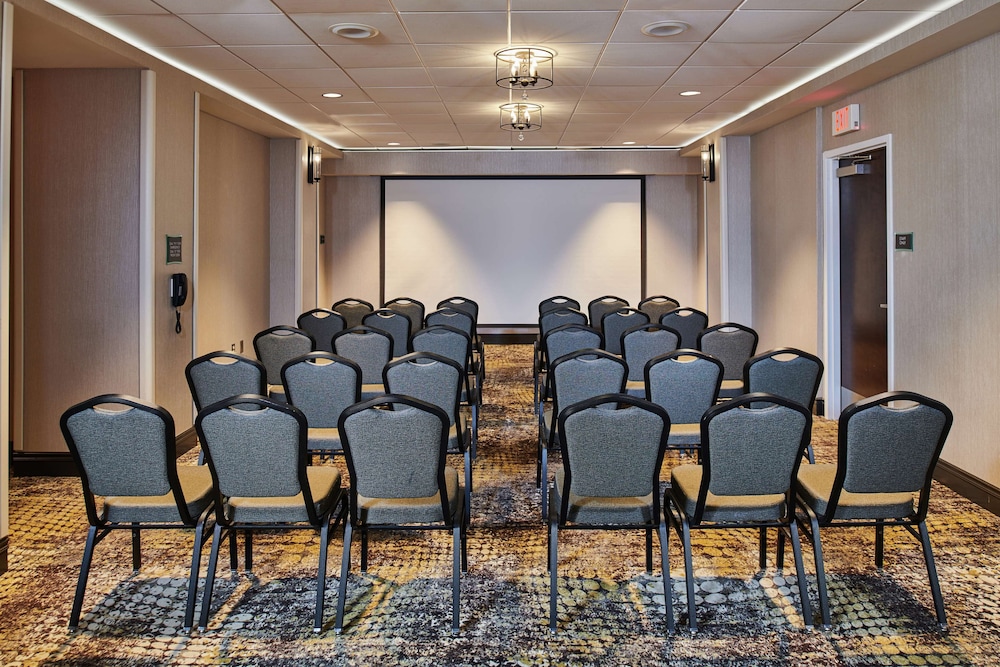 DoubleTree by Hilton Raleigh Crabtree Valley - photo 35