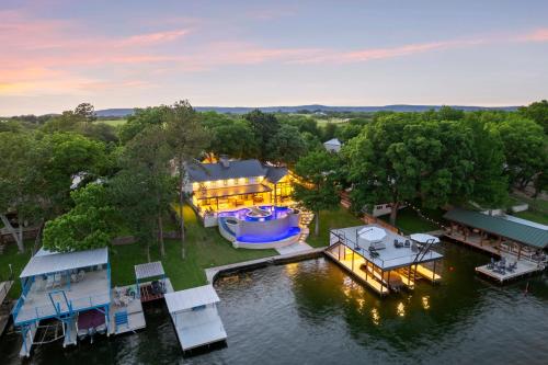LBJ Lodge Concierge Services — 4-Star Luxury Hotel in Kingsland, United States