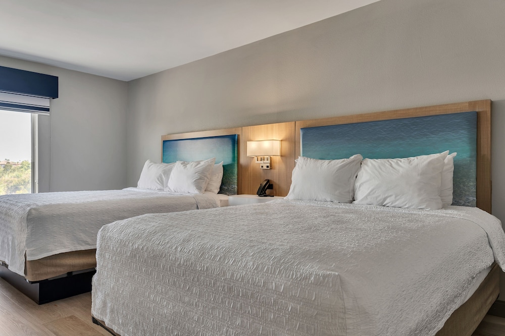 Holiday Inn Express and Suites Destin Miramar Beach by IHG - photo 22