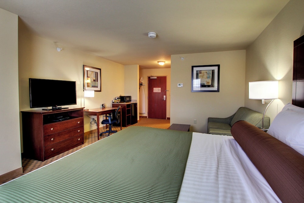 Cobblestone Inn & Suites Corry - photo 21