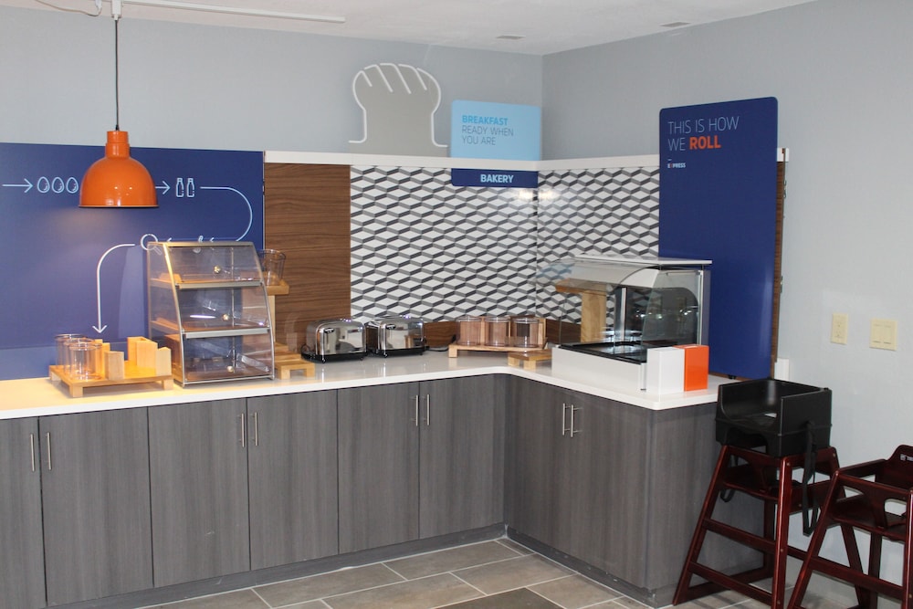 Holiday Inn Express & Suites Enterprise - photo 6