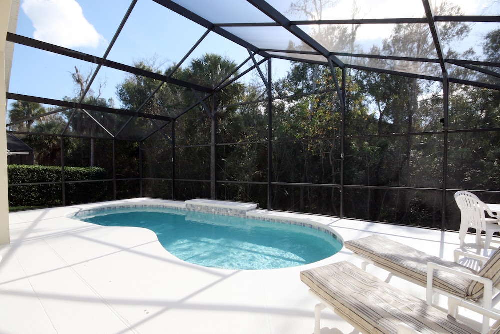 Cumbrian Retreat — 4-Star Luxury Hotel in Kissimmee, United States