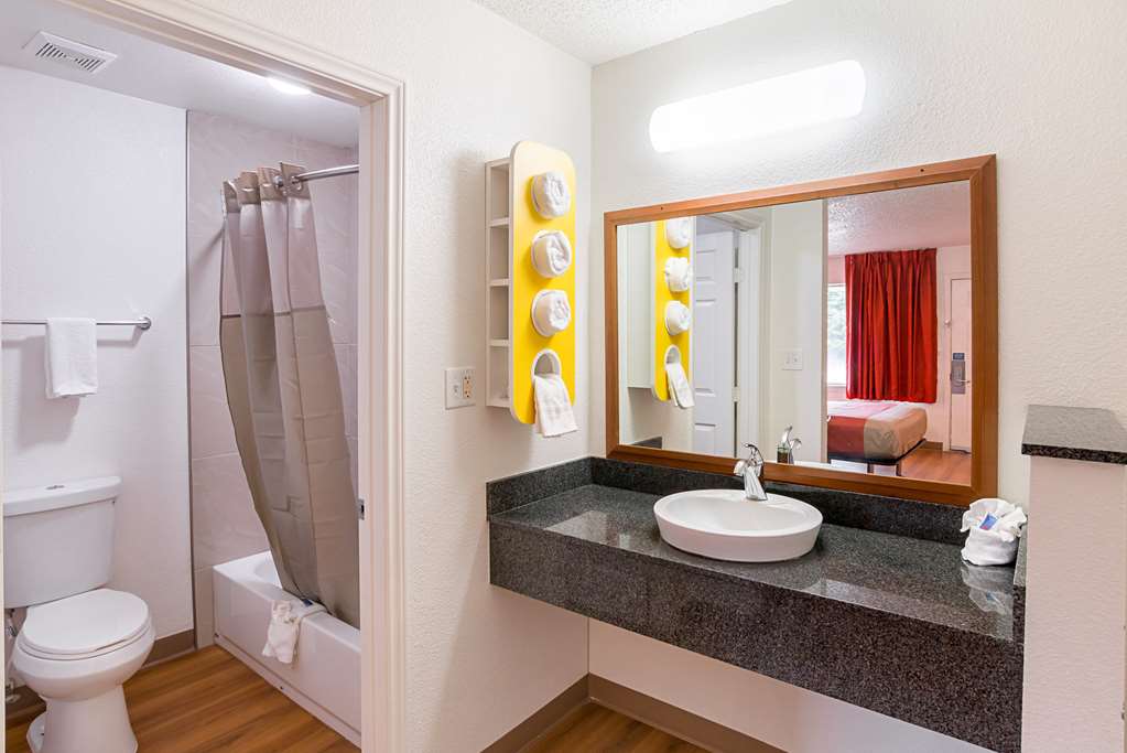 Motel 6 Grand Prairie TX Near Six Flags Drive - photo 16