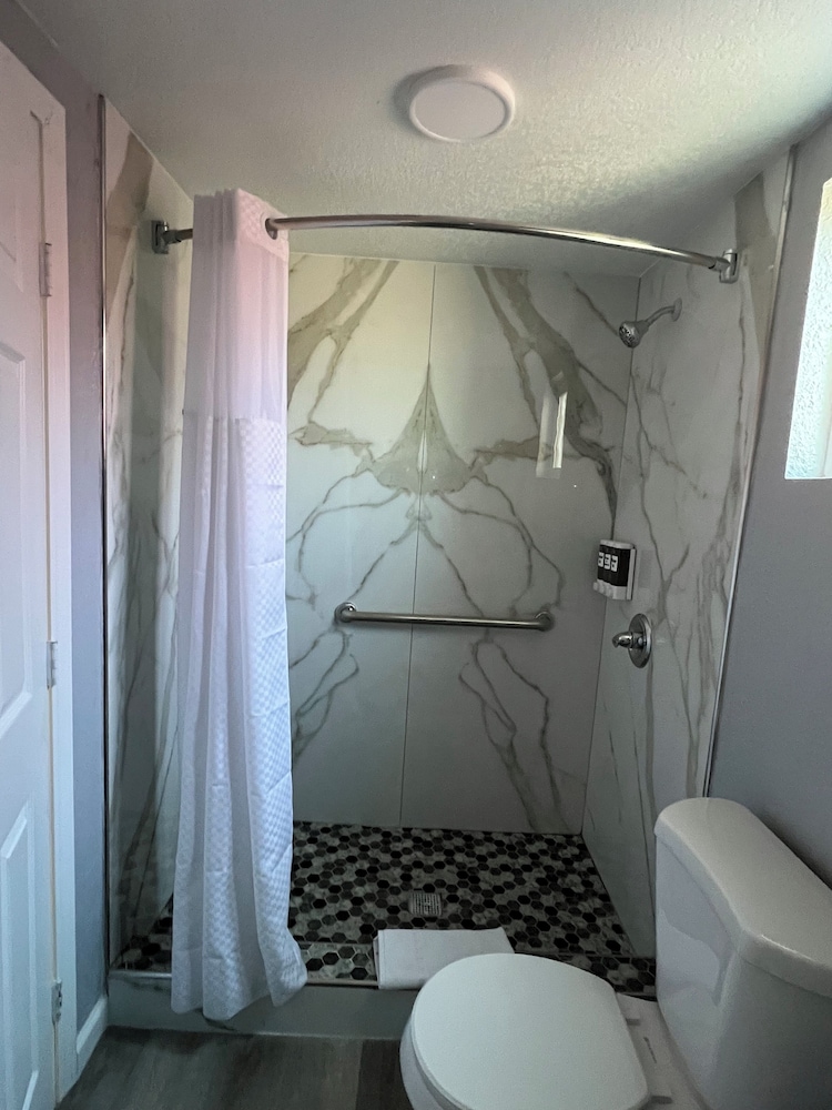 Sea Garden Inn - photo 32