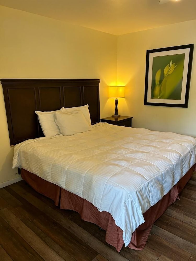Country Place Inn And Suites - photo 9