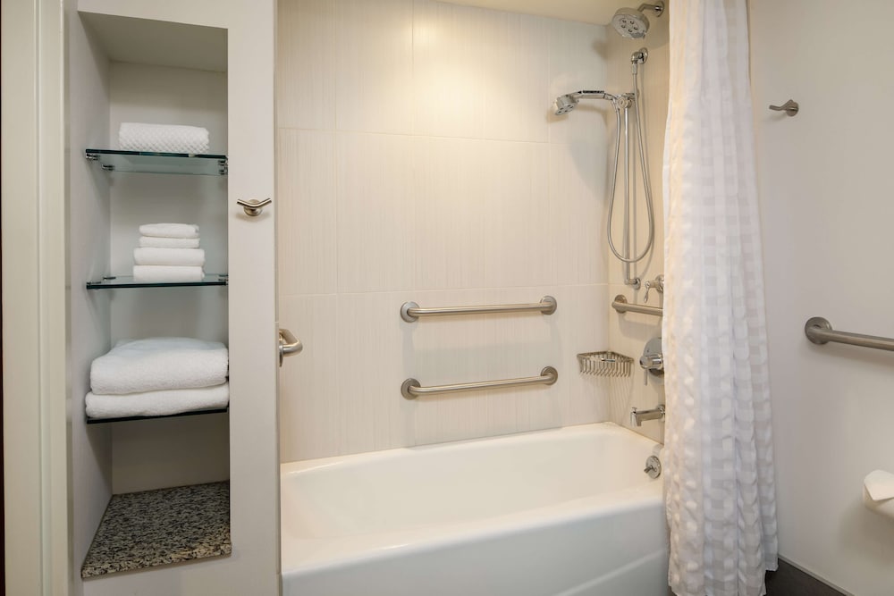 DoubleTree by Hilton Pittsburgh Cranberry - photo 59