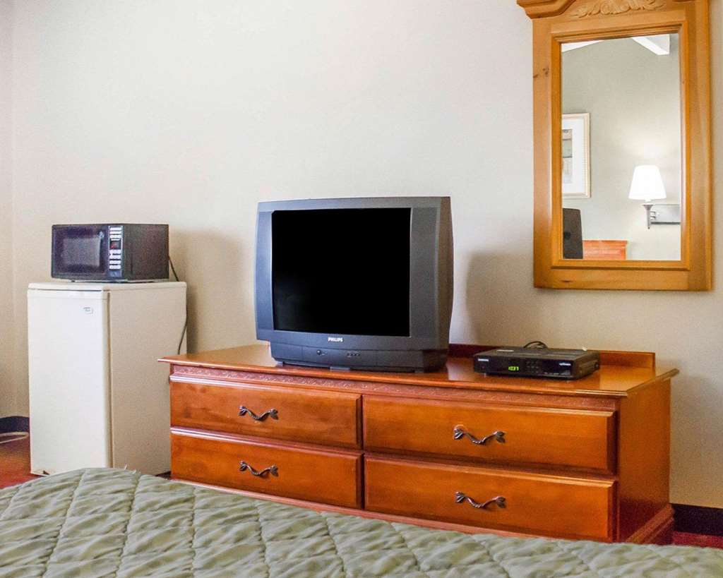 Rodeway Inn Huntington Station Melville - photo 13