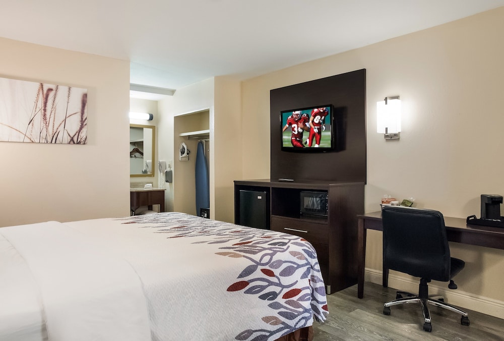 Red Roof Inn Tupelo - photo 21