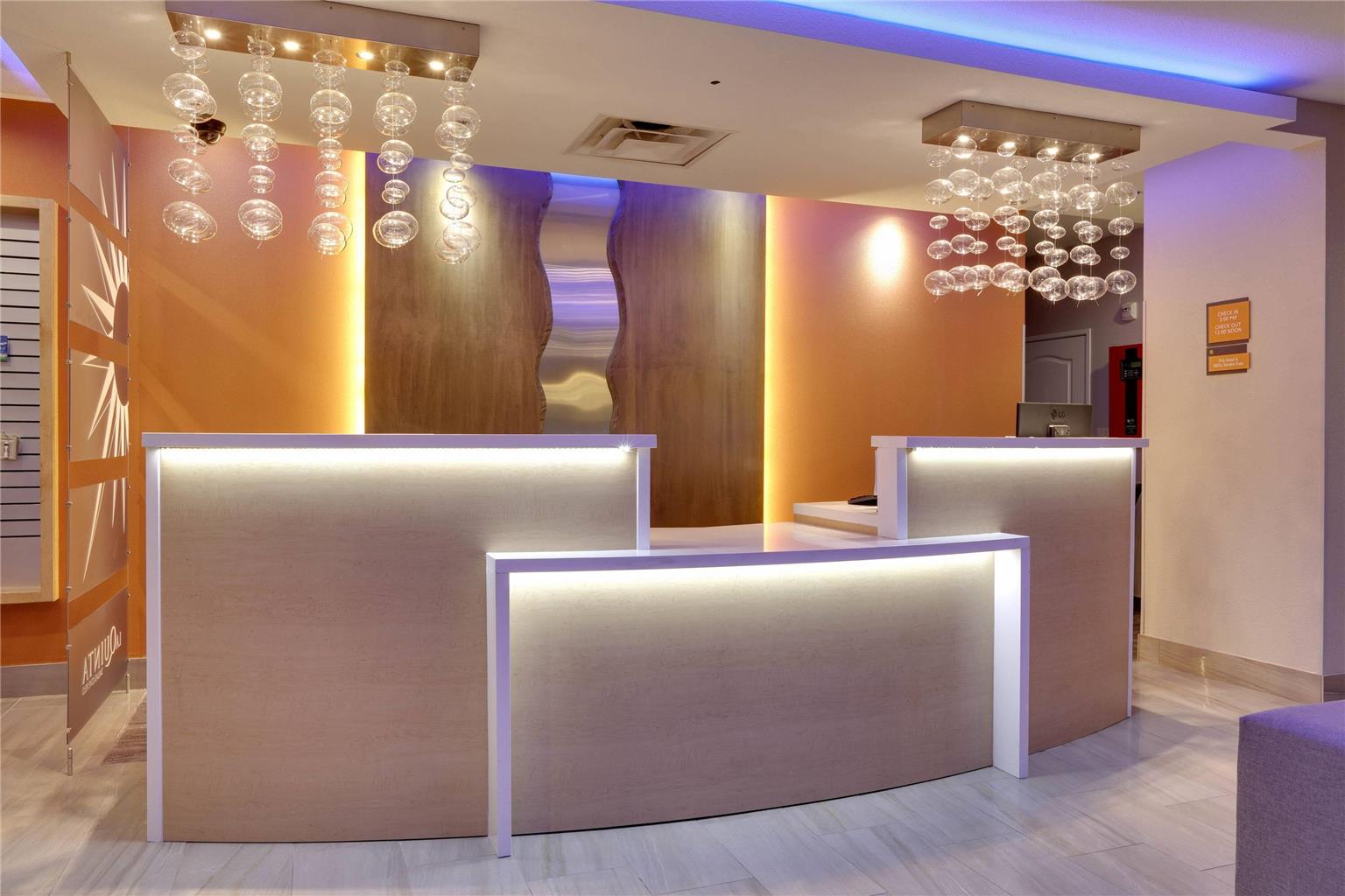 La Quinta Inn & Suites by Wyndham Dallas Love Field - photo 6