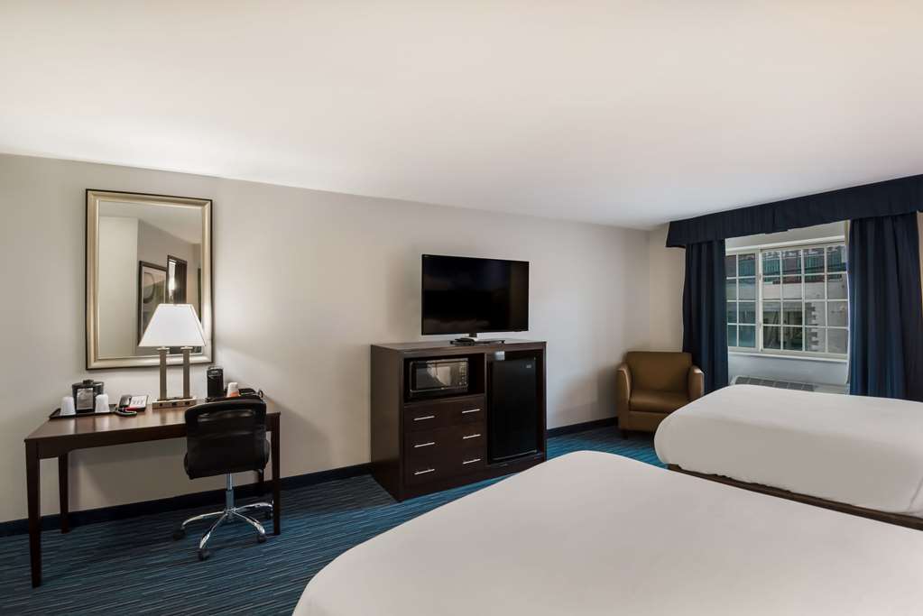 Clarion Pointe Downtown - photo 19