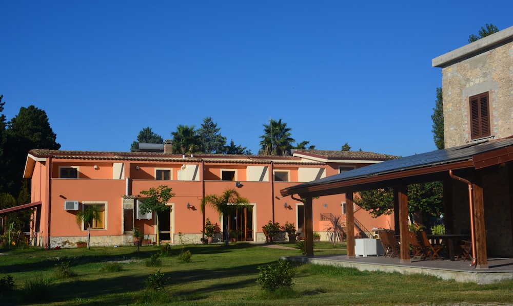 Agriturismo Torre Del Golfo — 4-Star Luxury Hotel in Cropani, Italy
