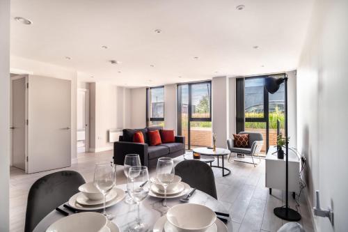 Modern 3 Bedroom Manchester Apartment — 4-Star Luxury Hotel in Manchester, United Kingdom