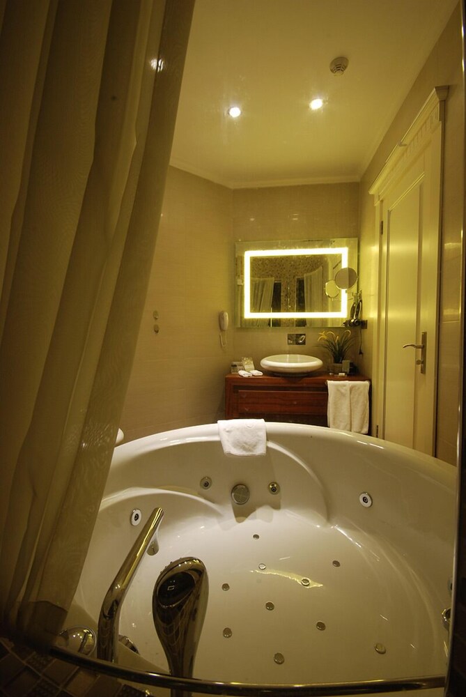 Jetted Tub