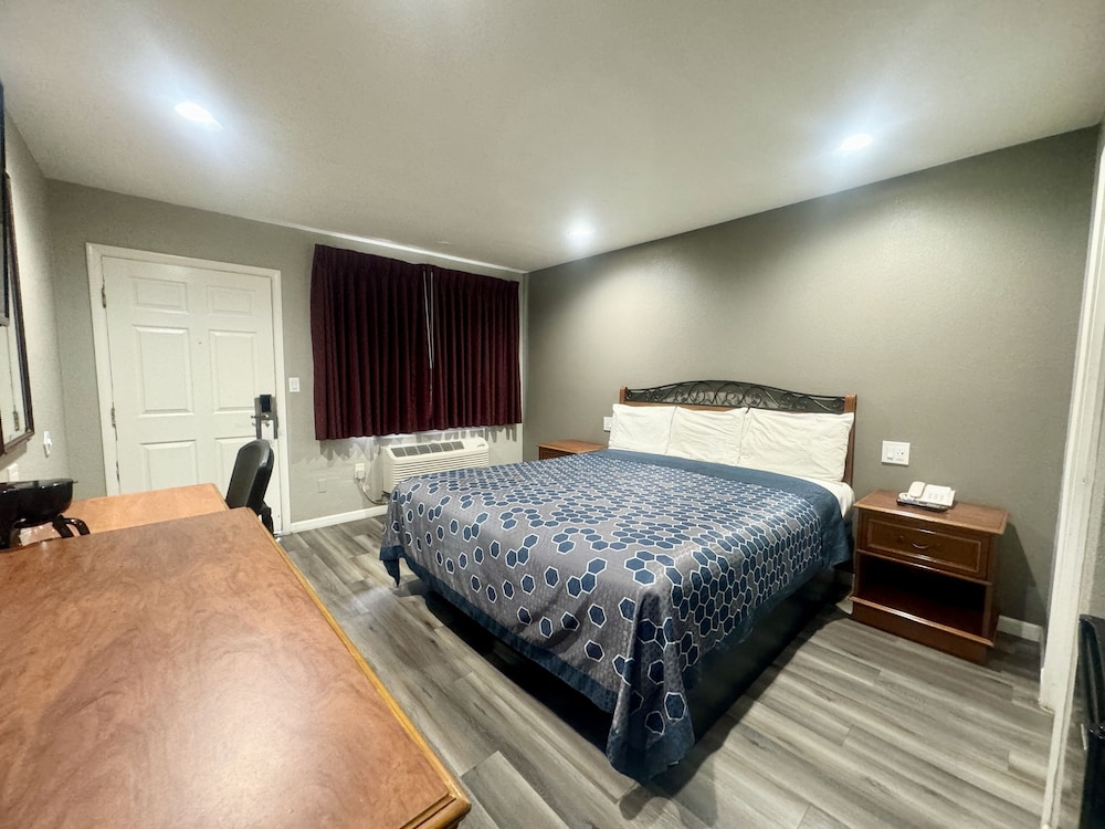 Villa Court Inn Oroville - photo 2