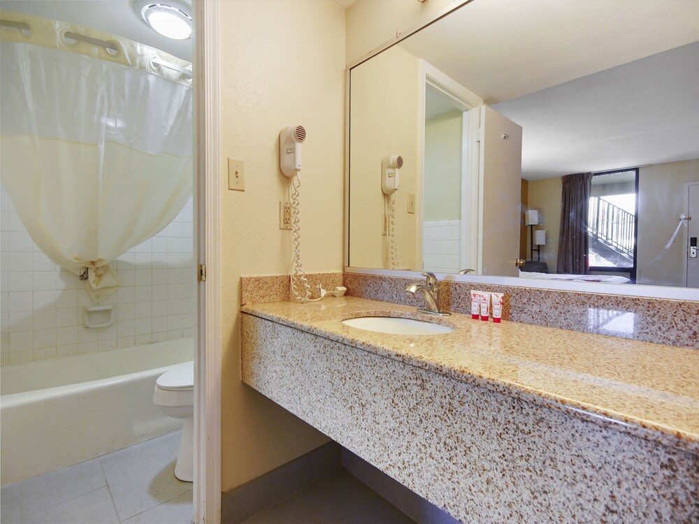 Baymont by Wyndham Williamsburg - photo 27