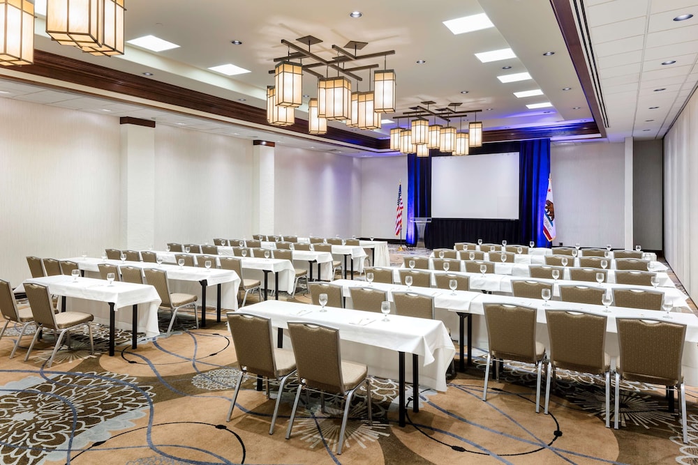 DoubleTree by Hilton Ontario Airport - photo 52