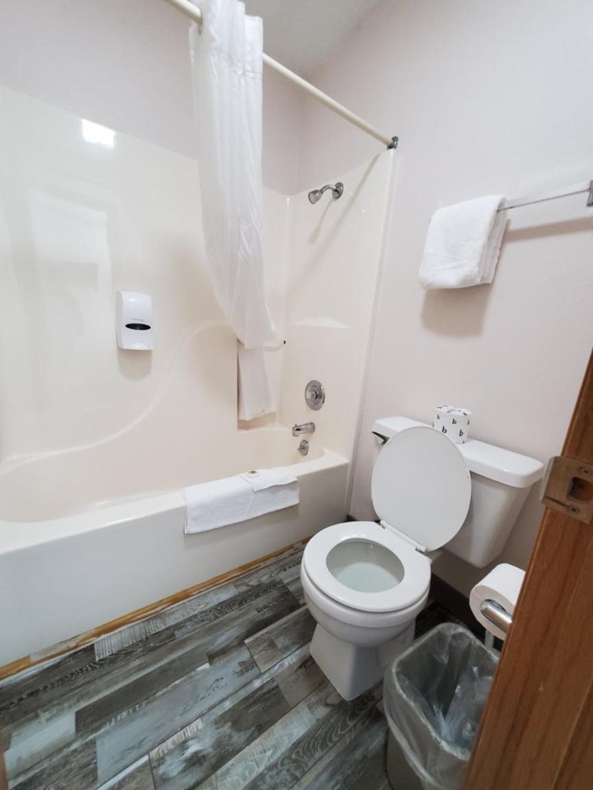 Twelve Oaks Inn - photo 30