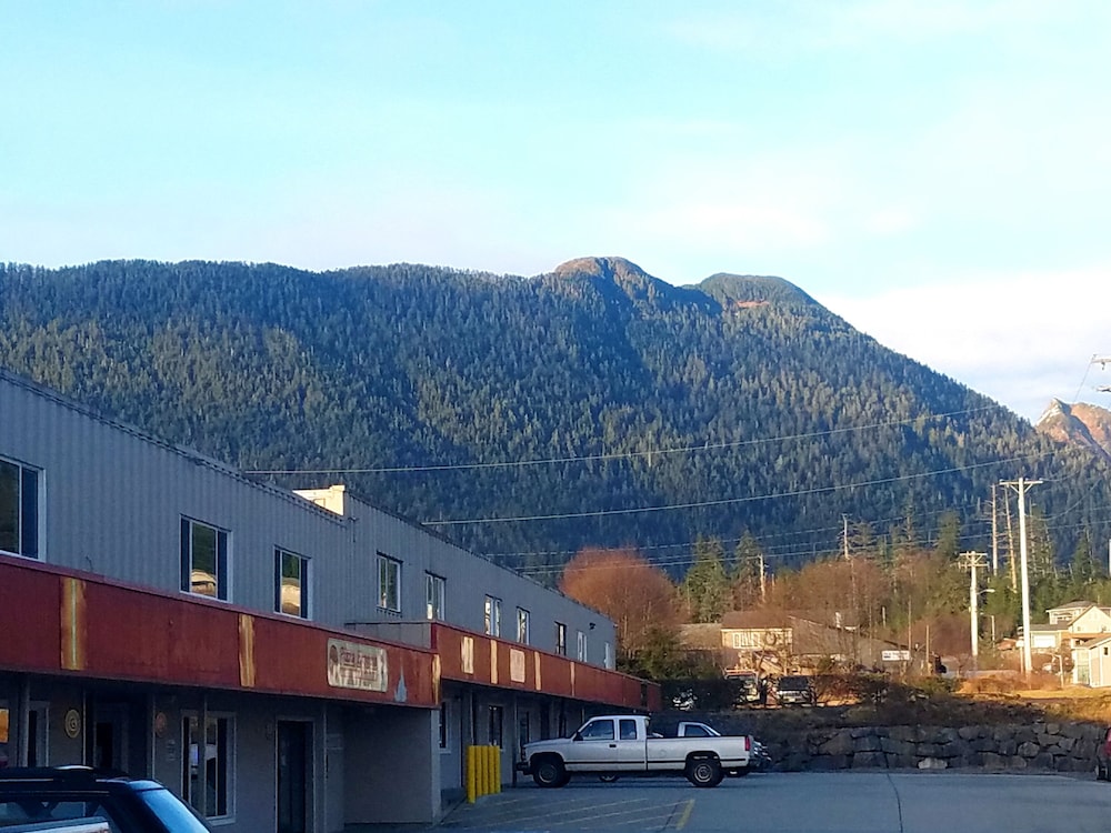 Eagle Bay Inn - photo 22