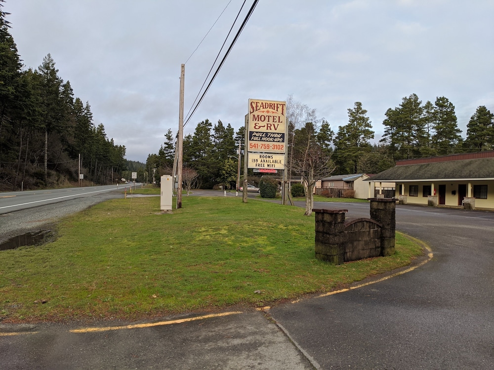 Seadrift Motel & RV Park - photo 12