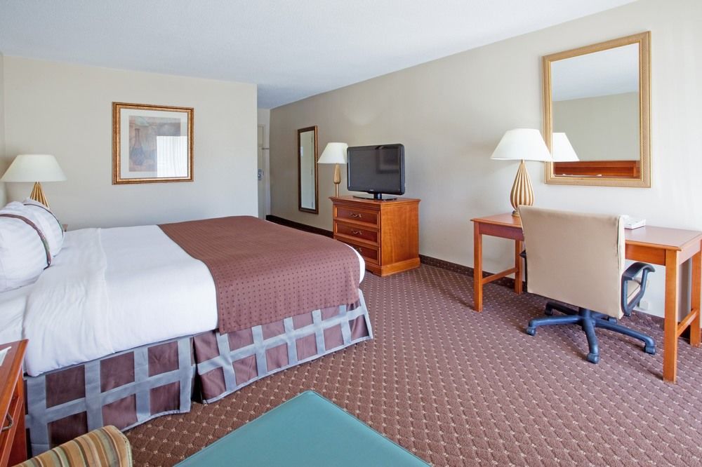 Holiday Inn Columbus North I 185 - photo 18