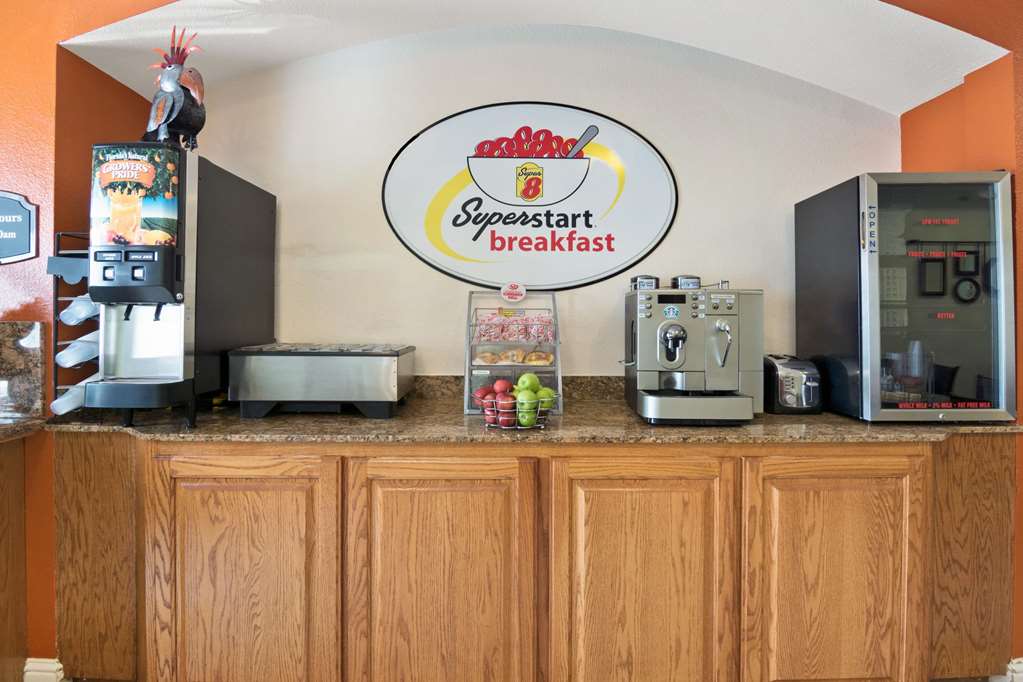 Super 8 by Wyndham Austin Airport South - photo 13