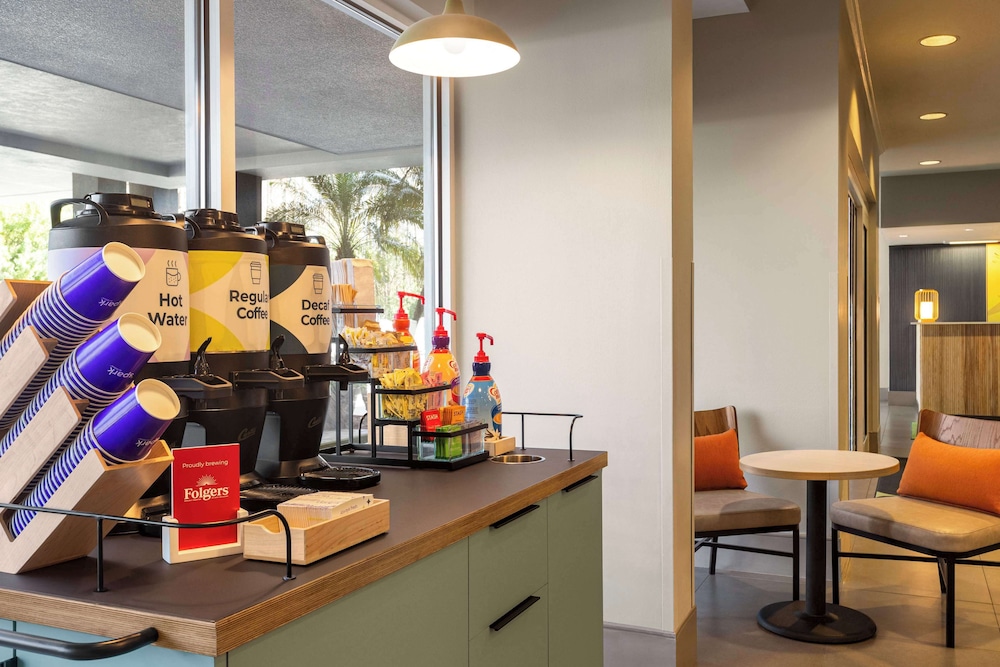 Spark by Hilton Orlando Universal Blvd - photo 2