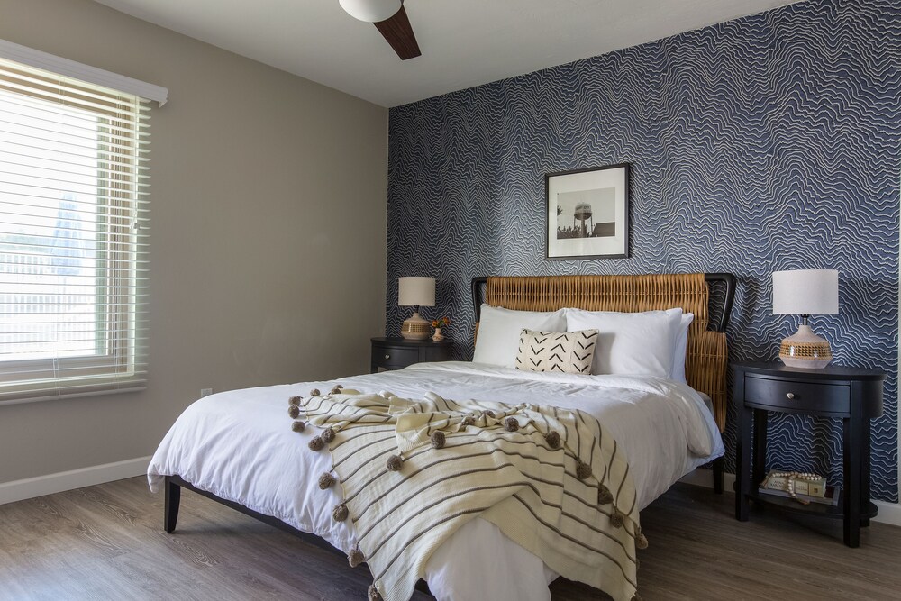 Superior Point Loma Suites by Sonder - photo 23