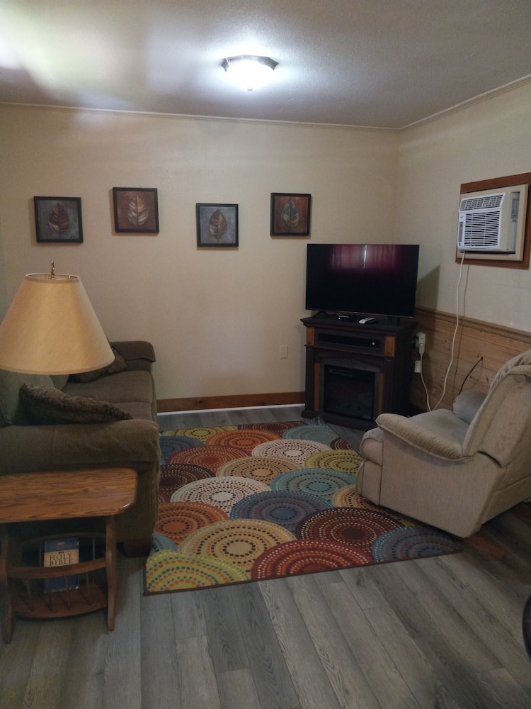 Cedar Falls Motel - photo 15