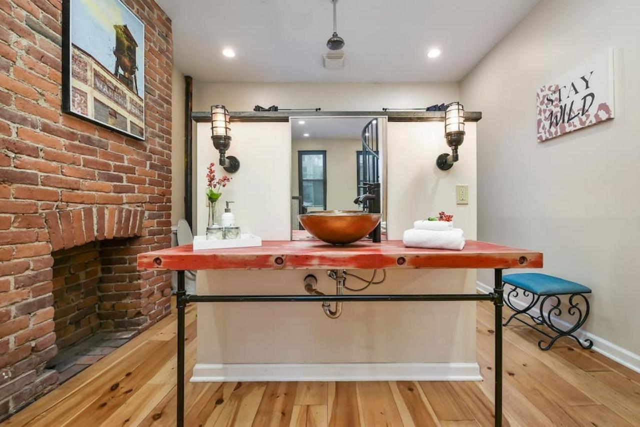 HostWise Stays The Ocala Free Parking Cool Space Spiral Stairs in Pittsburgh, United States