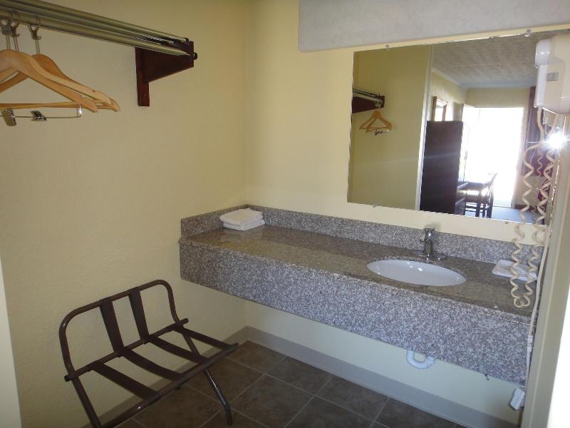 Lake Logan Inn - photo 32