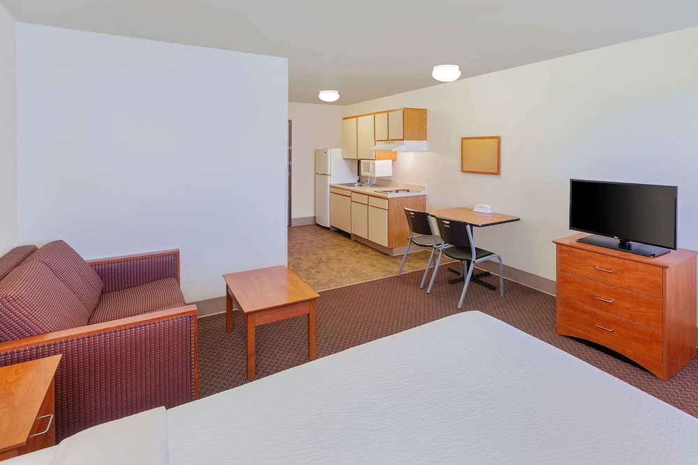 WoodSpring Suites Ankeny Des Moines - photo 15