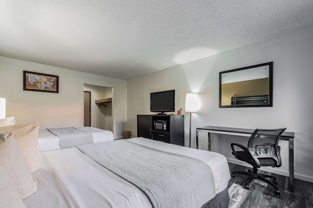 Econo Lodge Cleveland Southeast Kent - photo 22
