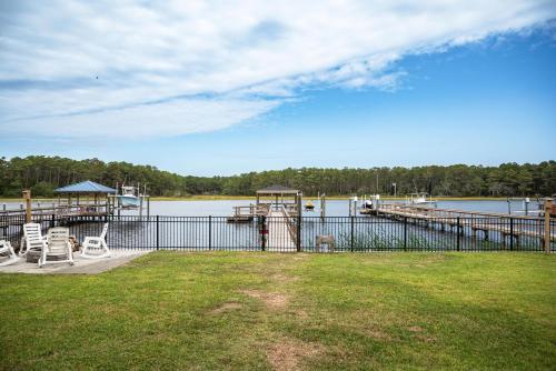 Waterway Haven by Oak Island Accommodations - photo 35