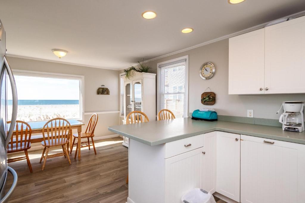 Daze At Sea by Oak Island Accommodations - photo 12
