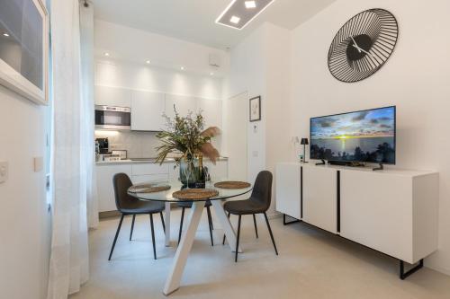 Palazzo Cavour 34 Luxury Suite Decumano — 4-Star Luxury Hotel in Pavia, Italy